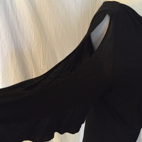 🖤 Cold Shoulder, Hot Look 🖤 Black Cold Shoulder Top – Size L 😏🔥💃 - Picture 2 of 8